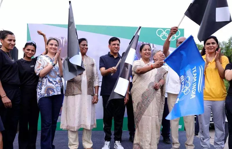 CM, मंडाविया ने शहर के जेएलएन स्टेडियम से ओलंपिक दिवस दौड़ को हरी झंडी दिखाई CM, मंडाविया ने शहर के जेएलएन स्टेडियम से ओलंपिक दिवस दौड़ को हरी झंडी दिखाई