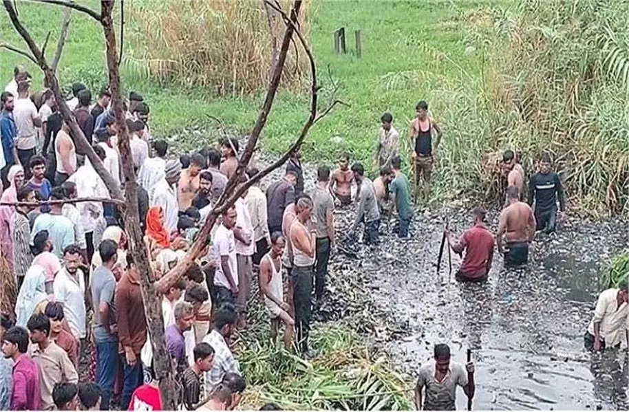 Up News: आफत बनी बारिश, नहाते समय नाले में बह गया 3 साल का बच्चा Up News: आफत बनी बारिश, नहाते समय नाले में बह गया 3 साल का बच्चा