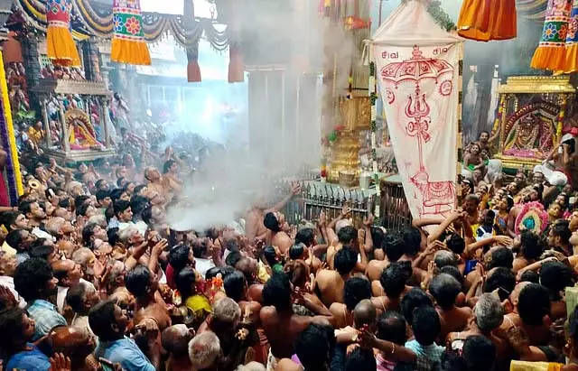 Tamil Nadu : चिदम्बरम नटराज मंदिर अनिथ थिरुमंजना उत्सव ध्वजारोहण Tamil Nadu : चिदम्बरम नटराज मंदिर अनिथ थिरुमंजना उत्सव ध्वजारोहण