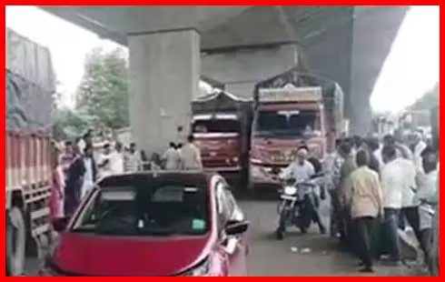 ट्रक की चपेट में आने से बुजुर्ग महिला के दोनों पैर कुचले, हाईवे पर भयानक मंजर ट्रक की चपेट में आने से बुजुर्ग महिला के दोनों पैर कुचले, हाईवे पर भयानक मंजर