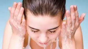 Skin Care: बारिश में भी त्वचा रहेगी हेल्दी और फ्रेश, रोजाना करें ये काम Skin Care: बारिश में भी त्वचा रहेगी हेल्दी और फ्रेश, रोजाना करें ये काम
