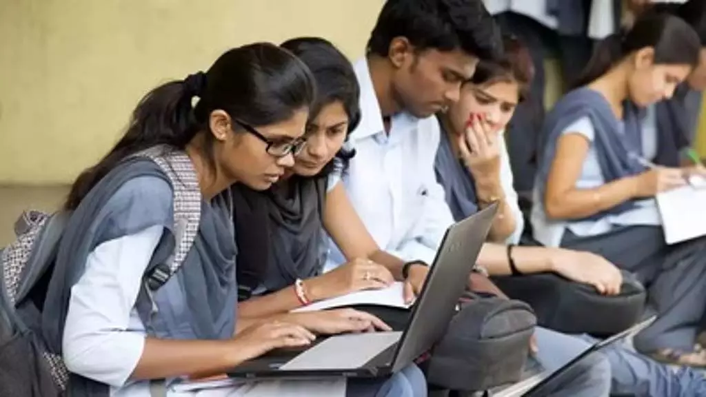 धर्मपुरी जिले के 70 सरकारी स्कूल के छात्रों को मेडिकल पाठ्यक्रम में शामिल होने का अवसर मिला धर्मपुरी जिले के 70 सरकारी स्कूल के छात्रों को मेडिकल पाठ्यक्रम में शामिल होने का अवसर मिला