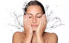 Skin care: गर्मियों में सुबह अपने चेहरे पर लगाएं ये चीजें, दिनभर फ्रेश रहेगी आपकी त्वचा Skin care: गर्मियों में सुबह अपने चेहरे पर लगाएं ये चीजें, दिनभर फ्रेश रहेगी आपकी त्वचा