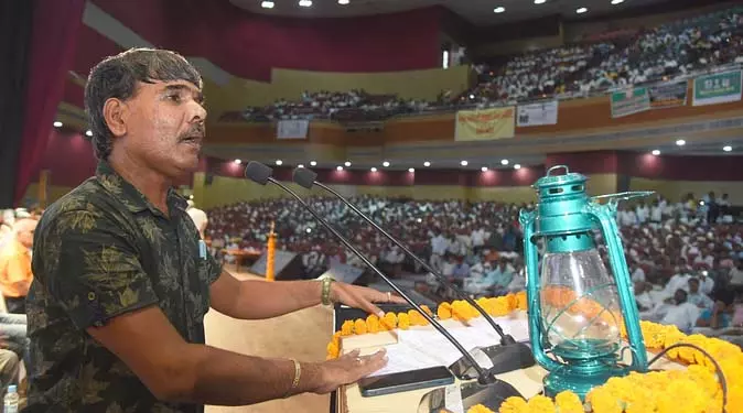 बिजली कर्मियों का अलर्ट : निजीकरण से प्रदेश लौटेगा लालटेन युग बिजली कर्मियों का अलर्ट : निजीकरण से प्रदेश लौटेगा लालटेन युग
