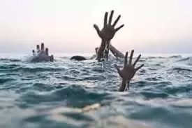 Bihar: दाह संस्कार के बाद नदी में नहाने गए तीन किशोर, दो की मौत Bihar: दाह संस्कार के बाद नदी में नहाने गए तीन किशोर, दो की मौत