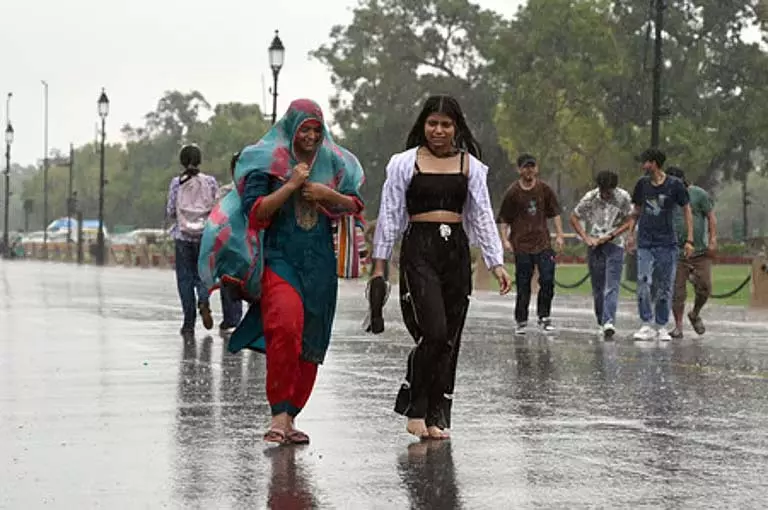 दिल्ली में मानसून दो दिन में आने की संभावना, पूरे सप्ताह बारिश और आंधी का अनुमान: IMD दिल्ली में मानसून दो दिन में आने की संभावना, पूरे सप्ताह बारिश और आंधी का अनुमान: IMD