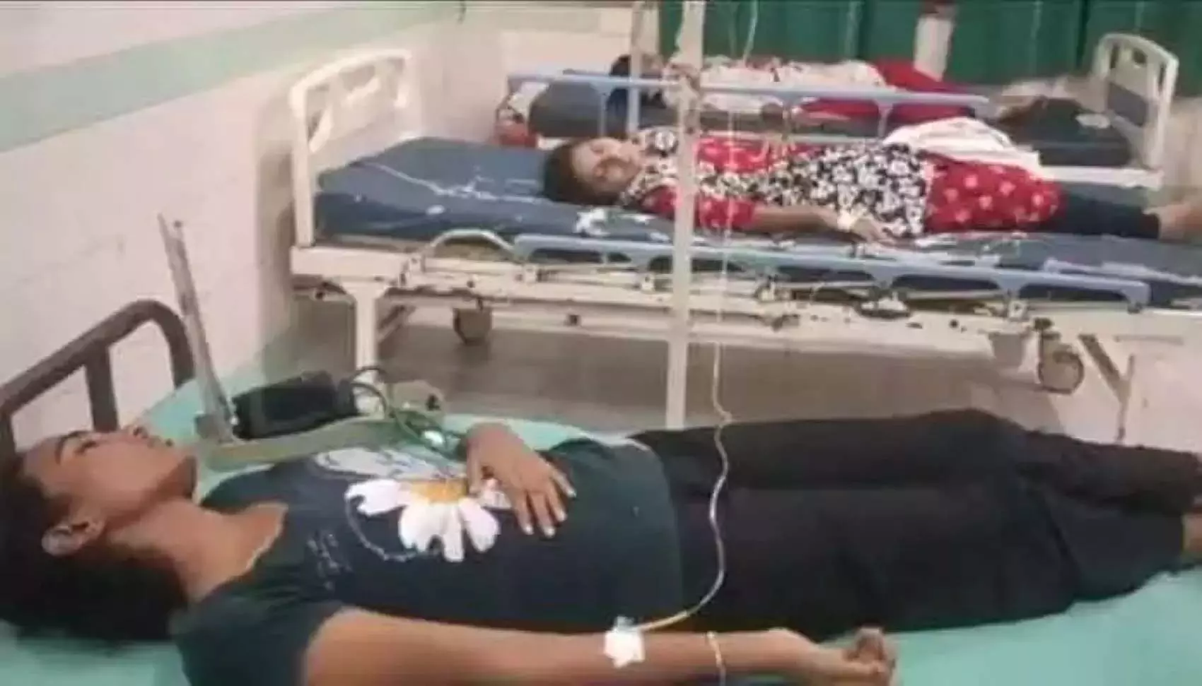 Mahabubabad में नर्सिंग कॉलेज के 11 छात्र भोजन विषाक्तता से पीड़ित Mahabubabad में नर्सिंग कॉलेज के 11 छात्र भोजन विषाक्तता से पीड़ित