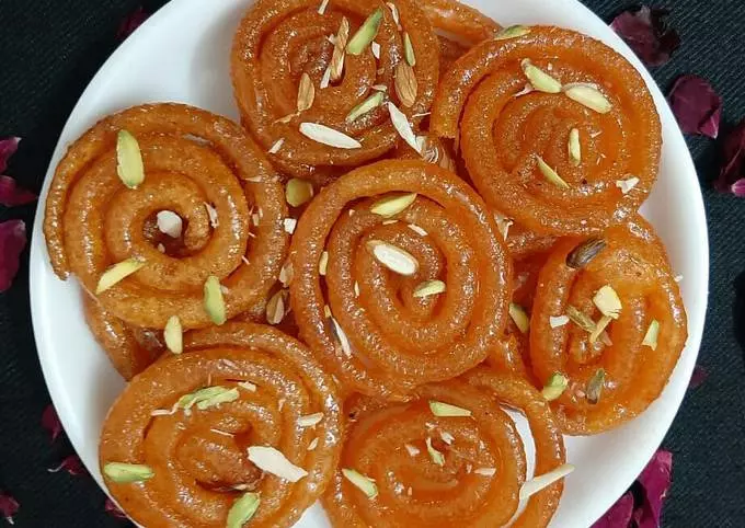 Suji से बनाएं क्रिस्पी जलेबी, बिना ज्यादा झंझट के Suji से बनाएं क्रिस्पी जलेबी, बिना ज्यादा झंझट के