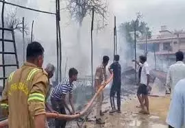 नुमाइश की रौनक पल में बनी खाक, व्यापारियों की आंखों में आंसू नुमाइश की रौनक पल में बनी खाक, व्यापारियों की आंखों में आंसू