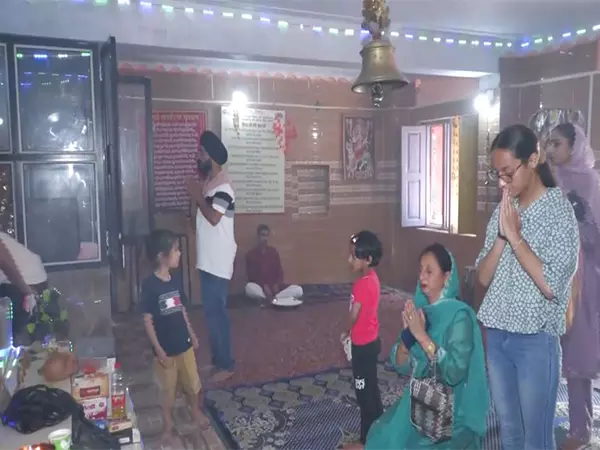 बेहरामगला के मंदिर यज्ञ में सभी धार्मिक समुदायों के भक्तों ने लिया हिस्सा बेहरामगला के मंदिर यज्ञ में सभी धार्मिक समुदायों के भक्तों ने लिया हिस्सा