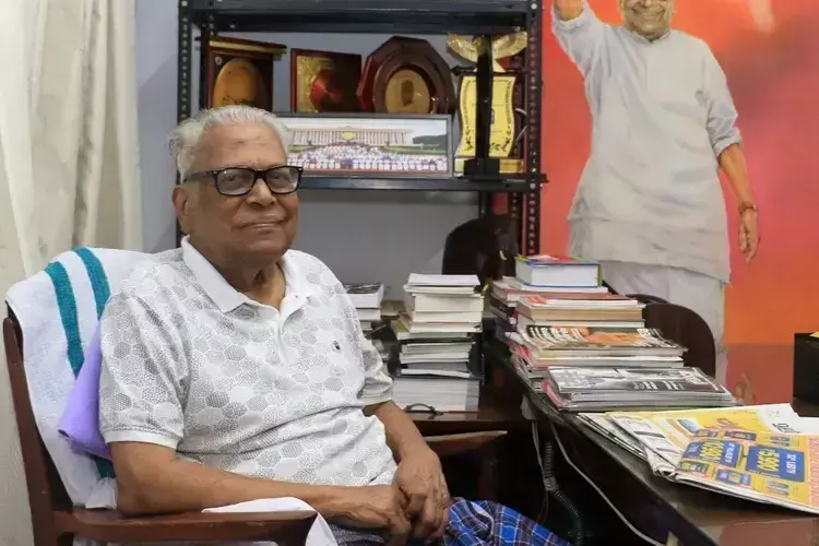 Kerala के पूर्व सीएम वीएस अच्युतानंदन अस्पताल में भर्ती Kerala के पूर्व सीएम वीएस अच्युतानंदन अस्पताल में भर्ती