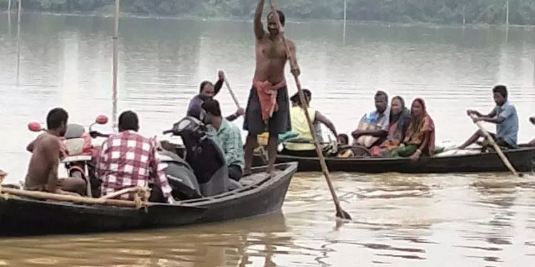 Bhograi: बाढ़ का पानी कम होने के बाद भी मुश्किलें बढ़ीं Bhograi: बाढ़ का पानी कम होने के बाद भी मुश्किलें बढ़ीं