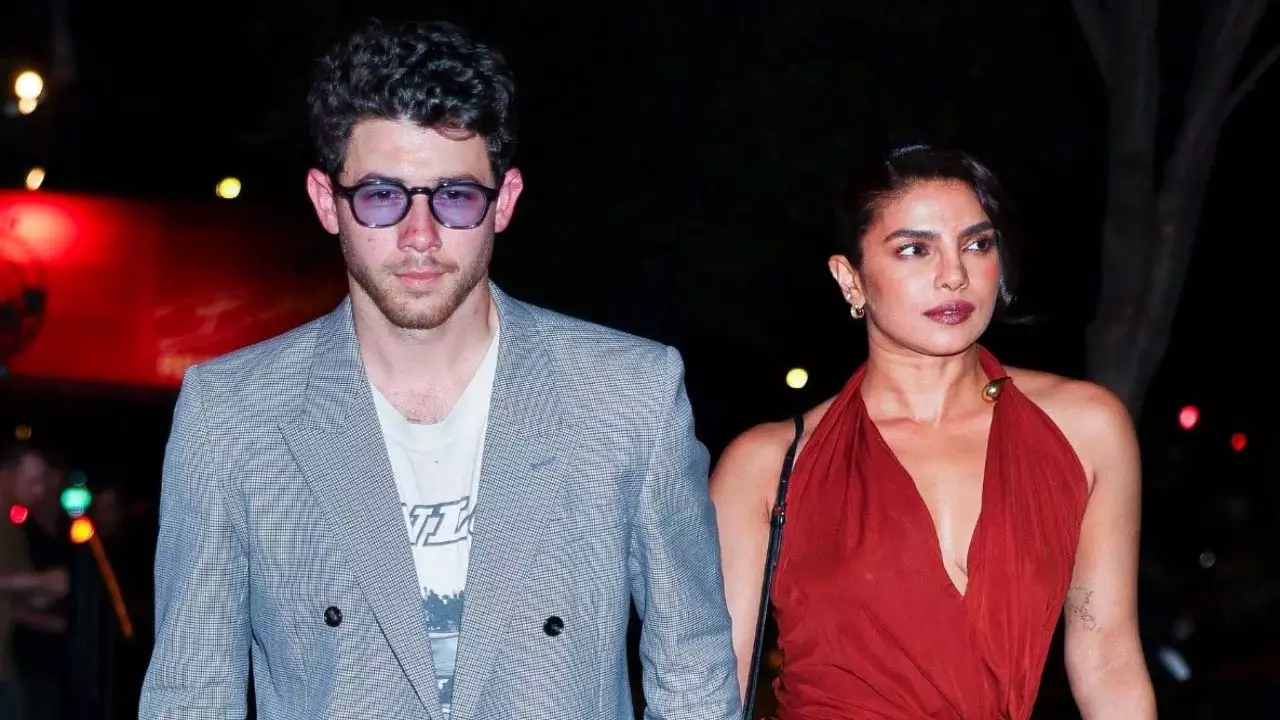 Nick Jonas द लास्ट फाइव इयर्स के अंतिम प्रदर्शन के दौरान भावुक हो गए Nick Jonas द लास्ट फाइव इयर्स के अंतिम प्रदर्शन के दौरान भावुक हो गए