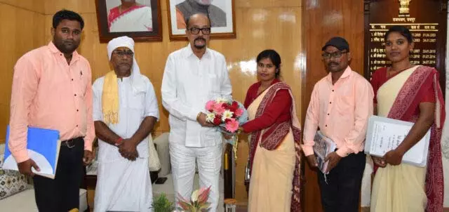 राज्यपाल डेका ने तुलसी शिशु मंदिर कांकेर के विकास के लिए 2 लाख रूपए दिए राज्यपाल डेका ने तुलसी शिशु मंदिर कांकेर के विकास के लिए 2 लाख रूपए दिए