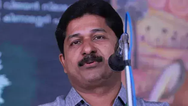 Kerala: गलतफहमियों को मिटाएंगे, जनसंपर्क को बनाएंगे प्रभावी: एम स्वराज Kerala: गलतफहमियों को मिटाएंगे, जनसंपर्क को बनाएंगे प्रभावी: एम स्वराज