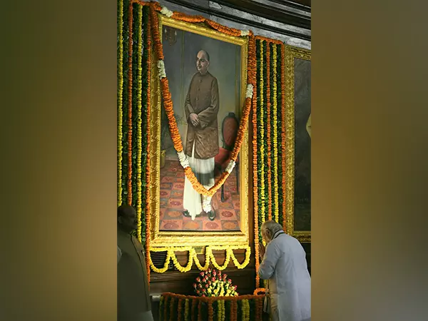 PM मोदी ने श्यामा प्रसाद मुखर्जी को उनकी पुण्यतिथि पर दी श्रद्धांजलि PM मोदी ने श्यामा प्रसाद मुखर्जी को उनकी पुण्यतिथि पर दी श्रद्धांजलि