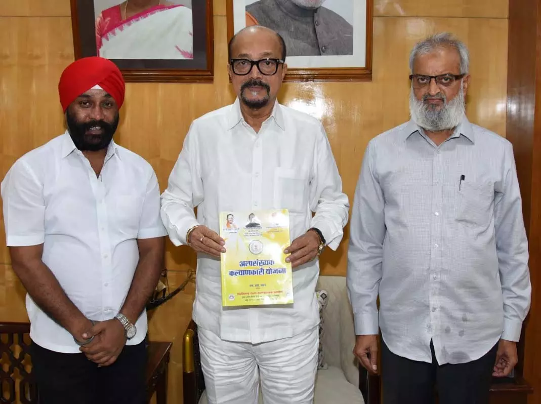 राज्यपाल रमेन डेका से छत्तीसगढ़ अल्पसंख्यक आयोग के अध्यक्ष छाबड़ा ने की भेंट राज्यपाल रमेन डेका से छत्तीसगढ़ अल्पसंख्यक आयोग के अध्यक्ष छाबड़ा ने की भेंट