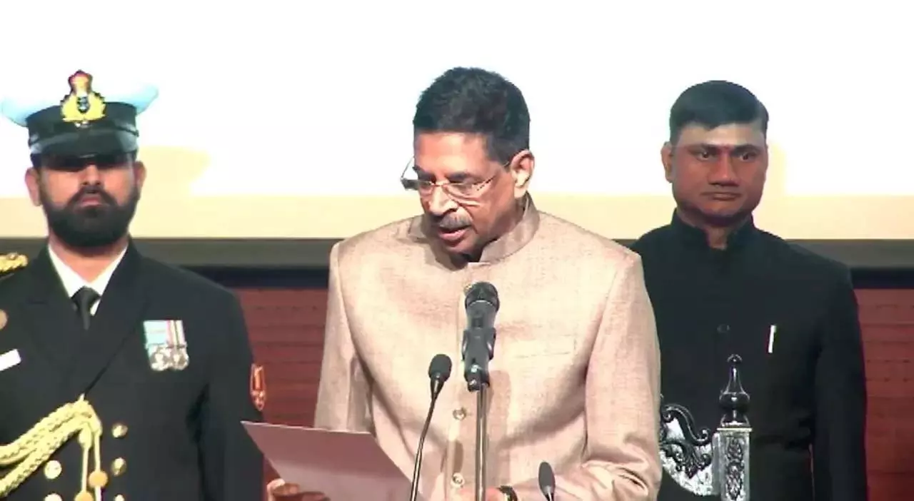 राज्यपाल ने कल्याणकारी योजनाओं के बारे में जागरूकता की कमी के लिए सरकारी अधिकारियों की आलोचना की राज्यपाल ने कल्याणकारी योजनाओं के बारे में जागरूकता की कमी के लिए सरकारी अधिकारियों की आलोचना की