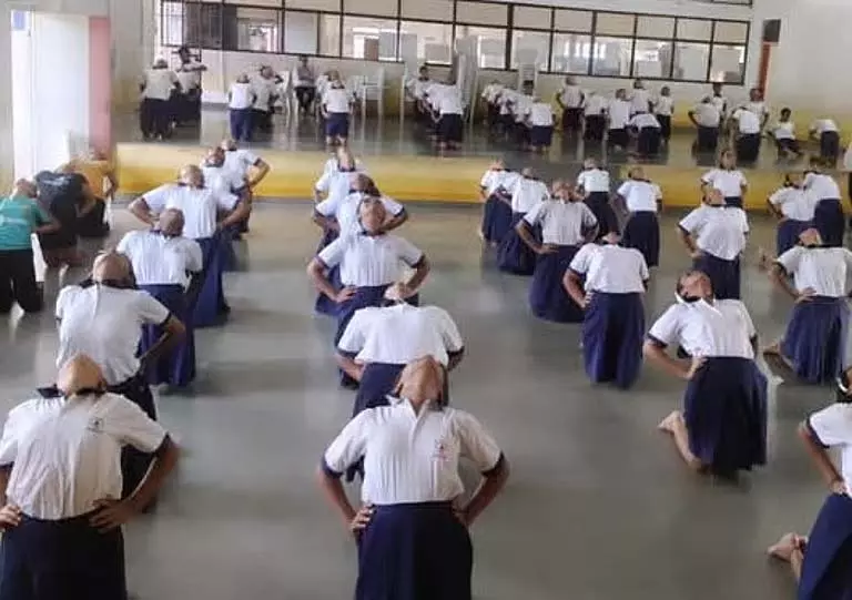 Panaji स्थित पीपुल्स हाई स्कूल ने उत्साह के साथ 11वां अंतर्राष्ट्रीय योग दिवस मनाया Panaji स्थित पीपुल्स हाई स्कूल ने उत्साह के साथ 11वां अंतर्राष्ट्रीय योग दिवस मनाया