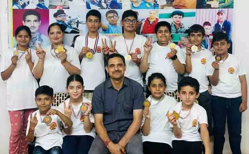 Mandi की लखनपाल अकादमी के निशानेबाजों ने चमके 26 पदक Mandi की लखनपाल अकादमी के निशानेबाजों ने चमके 26 पदक