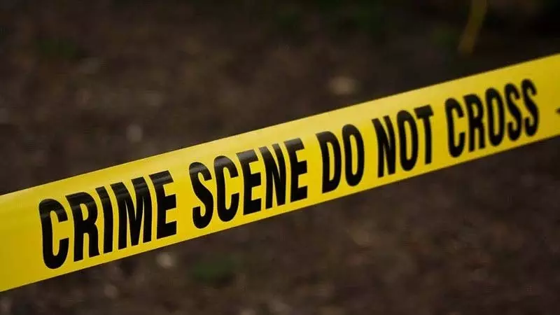 गोरेगांव में बेवफाई के शक में पिता ने मां की गला घोंटकर हत्या कर दी, बच्चों ने देखा गोरेगांव में बेवफाई के शक में पिता ने मां की गला घोंटकर हत्या कर दी, बच्चों ने देखा