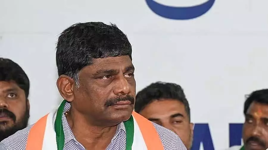 पूर्व सांसद DK सुरेश महिला के खिलाफ धोखाधड़ी के मामले में ED के समक्ष पेश हुए पूर्व सांसद DK सुरेश महिला के खिलाफ धोखाधड़ी के मामले में ED के समक्ष पेश हुए
