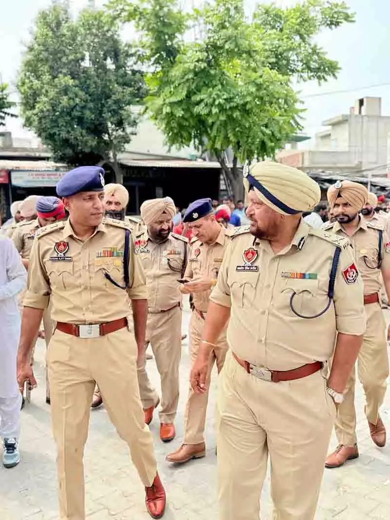 Ludhiana में पुलिस द्वारा चलाए गए व्यापक तलाशी अभियान के बाद ड्रग तस्कर घरों से भाग गए Ludhiana में पुलिस द्वारा चलाए गए व्यापक तलाशी अभियान के बाद ड्रग तस्कर घरों से भाग गए