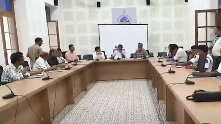 यातायात पुलिस, MMC ने बैना में खतरनाक MPA दीवार पर कार्रवाई की मांग की यातायात पुलिस, MMC ने बैना में खतरनाक MPA दीवार पर कार्रवाई की मांग की