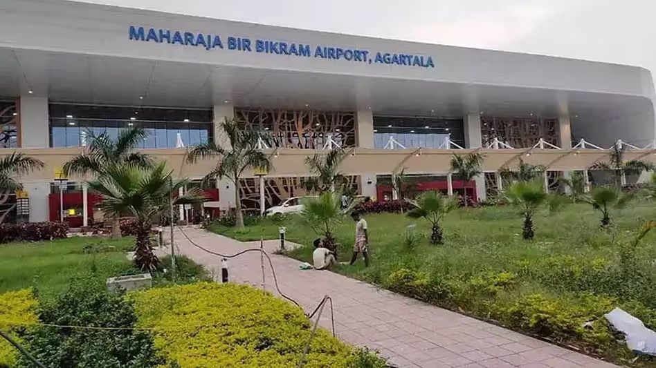 Tripura : 10 किलोमीटर का पक्षी-मुक्त क्षेत्र बनाने की सिफारिश की Tripura : 10 किलोमीटर का पक्षी-मुक्त क्षेत्र बनाने की सिफारिश की