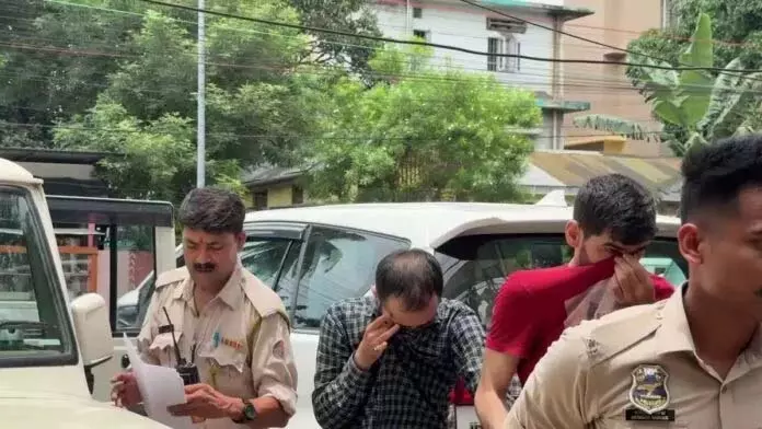 Assam में अवैध रूप से रह रहे 4 अफगानी गिरफ्तार Assam में अवैध रूप से रह रहे 4 अफगानी गिरफ्तार