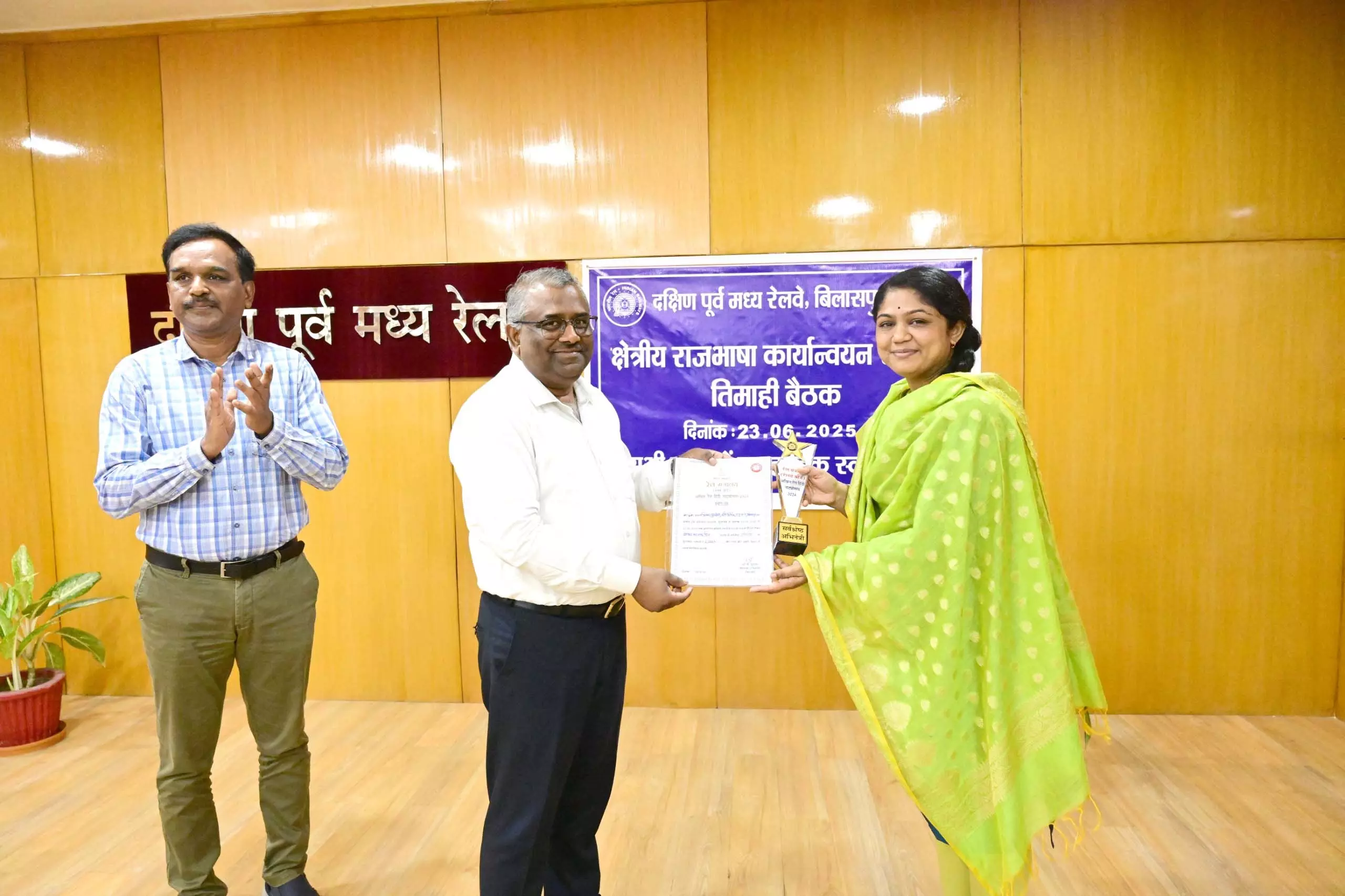 जोनल रेलवे बिलासपुर में क्षेत्रीय राजभाषा कार्यान्वयन समिति की 73वीं बैठक संपन्न जोनल रेलवे बिलासपुर में क्षेत्रीय राजभाषा कार्यान्वयन समिति की 73वीं बैठक संपन्न