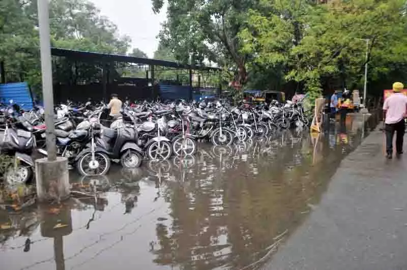 आसमान खुलने से Amritsar ने राहत की सांस ली आसमान खुलने से Amritsar ने राहत की सांस ली