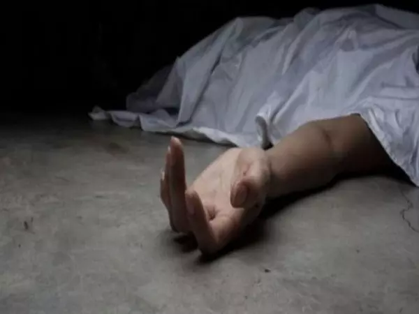 टीएमसी जुलूस में बम विस्फोट, 13 साल की बच्ची की मौत टीएमसी जुलूस में बम विस्फोट, 13 साल की बच्ची की मौत