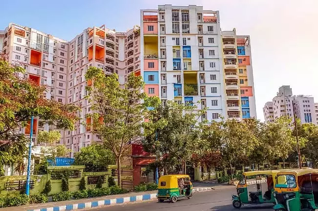 अच्छा घर खरीदने की कोशिश में लोग ठगे जा रहे अच्छा घर खरीदने की कोशिश में लोग ठगे जा रहे