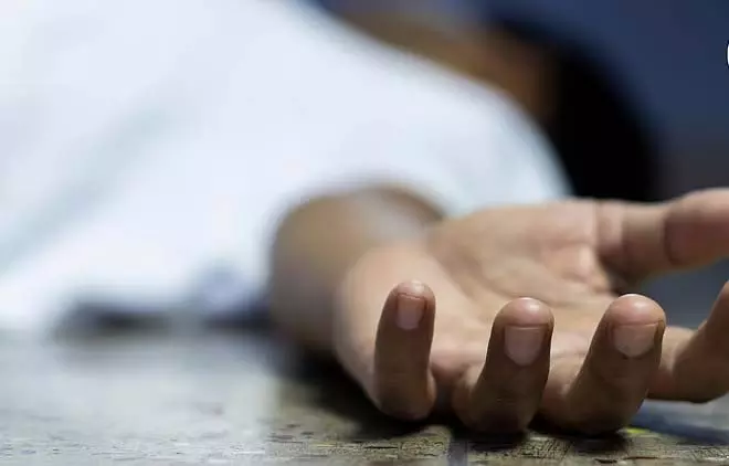 दुकान के बाहर युवक की अप्रत्याशित मौत, परिवार सदमे में दुकान के बाहर युवक की अप्रत्याशित मौत, परिवार सदमे में