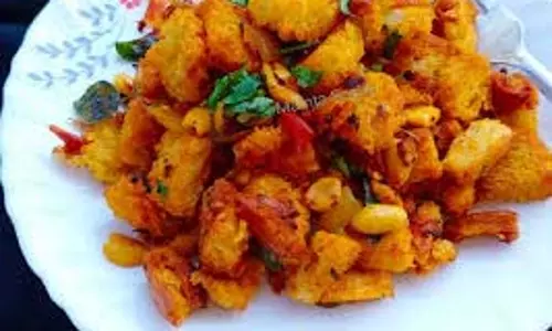 Breakfast: नाश्ते में बनाएं कुरकुरे पोहा पकौड़े