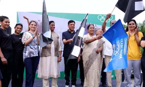 CM, मंडाविया ने शहर के जेएलएन स्टेडियम से ओलंपिक दिवस दौड़ को हरी झंडी दिखाई CM, मंडाविया ने शहर के जेएलएन स्टेडियम से ओलंपिक दिवस दौड़ को हरी झंडी दिखाई