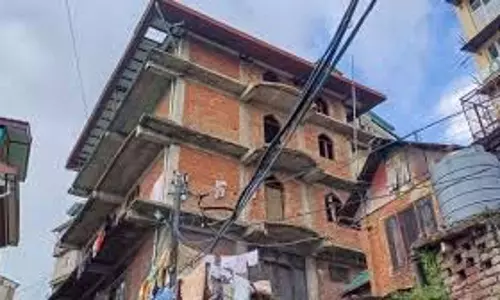 मस्जिद के अवैध हिस्से को गिराने का काम शुरू