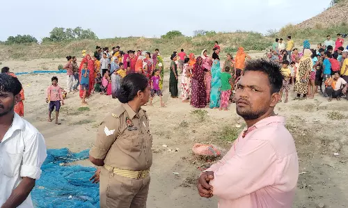 Mirzapur: तीन साल की बेटी को छोड़ महिला ने आत्महत्या