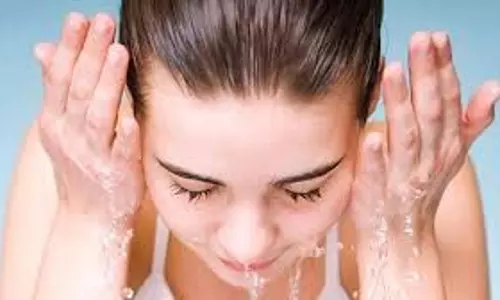 Skin Care: बारिश में भी त्वचा रहेगी हेल्दी और फ्रेश, रोजाना करें ये काम Skin Care: बारिश में भी त्वचा रहेगी हेल्दी और फ्रेश, रोजाना करें ये काम