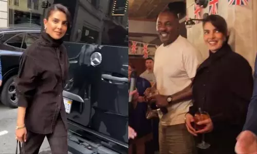 Priyanka Chopra : मोनोक्रोम लुक NYC में, बिजनेस कैजुअल को ग्लैमरस बना दिया