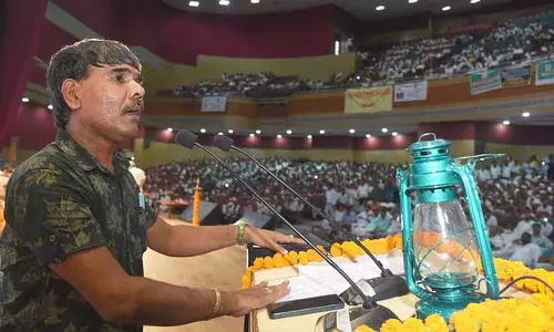 बिजली कर्मियों का अलर्ट : निजीकरण से प्रदेश लौटेगा लालटेन युग बिजली कर्मियों का अलर्ट : निजीकरण से प्रदेश लौटेगा लालटेन युग