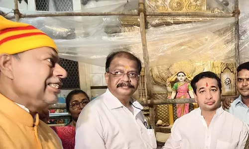 Maharashtra : मंत्री नितेश राणे ने वर्सोवा के मछुआरों को जेटी विकास और बाजार सुविधाओं का आश्वासन दिया Maharashtra : मंत्री नितेश राणे ने वर्सोवा के मछुआरों को जेटी विकास और बाजार सुविधाओं का आश्वासन दिया