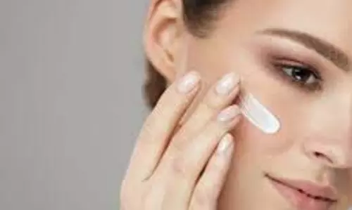 Skincare Routine: घर पर रोजाना अपनाएं ये आसान टिप्स, पाएं स्वस्थ और चमकदार त्वचा