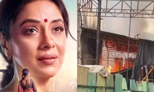 Anupamaa : सेट पर लगी भयंकर आग, फिल्म सिटी में मचा हड़कंप Anupamaa : सेट पर लगी भयंकर आग, फिल्म सिटी में मचा हड़कंप