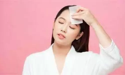 Skincare: रात को सोने से पहले त्वचा पर लगाएं एलोवेरा और हल्दी, पाएं निखरा चेहरा