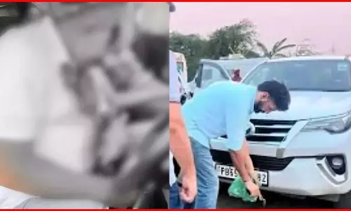 दिल दहला देने वाली खबर, कार के अंदर मिला 3 शव
