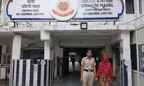 चार वर्षीय बच्ची को अपहरणकर्ता से छुड़ाया, महिला गिरफ्तार