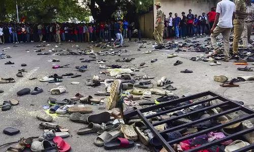 चिन्नास्वामी स्टेडियम के पास भगदड़ मामला: आज अधिकारियों से पूछताछ?