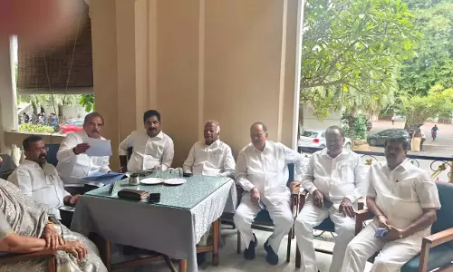 वारंगल कांग्रेस नेताओं ने कोंडा दंपत्ति के खिलाफ AICC नेता से शिकायत की
